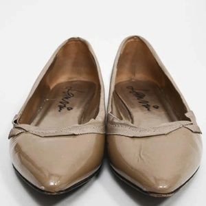 LANVIN TAN PATENT LEATHER POINTED TOE FLATS WITH RIBBON TRIM SIZE 36